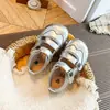 Sapatos de couro para meninas, mocassins infantis estilo coreano, novos sapatos de performance estilo britânico para primavera e outono, mocassins de bebê com solas macias
