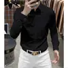 Camisa de manga larga de color marrón claro, de lujo ligero, de alta gama, color liso, para hombre, corte ajustado, elástica, libre de arrugas, no requiere planchado, camisa casual de negocios