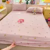 Juego de Tres Piezas de Sábana Bajera Ajustable y Funda de Almohada de Gasa Suave de Doble Capa con Estampado de Conejo Rosa de Princesa para Cama de Estudiante