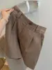 Altamente recomendado~ Calças curtas femininas de algodão e linho na cor caramelo, luxo leve, estilo coreano 2026, cintura alta, afuniladas, com botões