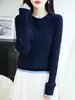 Estilo de duas peças, blocos de cor, tricotado em ponto trançado retrô, lã fina de 48 contagens, primavera/outono, gola redonda, moderno, casaco suéter de tricô slim fit para mulheres