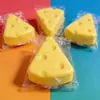 Brinquedo Squishy de Queijo Triangular Simulado PU de Recuperação Lenta Brinquedo para Alívio de Estresse Gadget Criativo de Queijo Triângulo para Alívio de Estresse