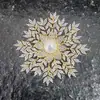 Broche de Copo de Nieve para Mujer con Acabado de Alta Gama, Incrustado con Circonitas de Colores, Accesorio Versátil para Cuello, Pin para Abrigo, Lujo Ligero