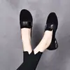 Mocassins Feminino 2026 Nova Primavera Outono Couro Macio Salto Bloco Sapatos de Encaixe Fundo Plano Bico Redondo Sapatos Femininos Solado Macio Couro Macio Sapatos de Dirigir