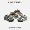Sapatos para bebês e crianças pequenas, novo modelo de outono, sapatos casuais antiderrapantes de sola macia com estampa de leopardo para meninos, sapatos Forrest Gump para meninas, tênis versáteis