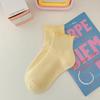 Calcetines de calcetín de madera estilo japonés finos de primavera y verano al por mayor todo partido boca suelta rizado color sólido color crema para mujer