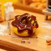 Paisaje en Miniatura Donut de Crema Mini Panadería Juguete de Comida Accesorios de Resina Llavero Colgante DIY Accesorios para Pasador de Pelo