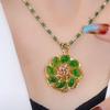 Tiktok mismo estilo nuevo colgante de flor de la suerte collar para mujer verde manzana incrustado giratorio de alta calidad moda diseño de lujo ligero