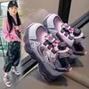 Sapatos Femininos 2026 Novo Outono Infantil Princesa Tênis Pai Botão Menina Sola Macia Antiderrapante Tênis Esportivo Infantil Médio e Grande