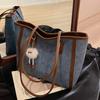Bolsa popular deste ano feminina de grande capacidade 2023 nova moda casual bolsa de ombro outono versátil bolsa de ombro para o dia a dia
