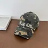 Gorra de Béisbol Bordada con Letra de Diseñador Coreano para Mujer, Estilo Dulce y Fresco, Nuevo Diseño Versátil que Hace que la Cara Parezca Más Pequeña, Moderna para Hombres