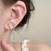 Brincos Perfeitos para Piercings Duplos na Orelha! Brincos de Tarraxa em Formato de Coração com Corrente e Pingente, com Fechos de Rosca e Parte Traseira Plana, Brincos Deslumbrantes
