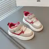 Zapatillas infantiles colección primavera 2025: zapatos casuales para niñas, tenis de corte bajo para niños, y zapatos deportivos para bebés/niños pequeños