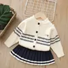 Conjunto de Suéter para Niñas Ropa Infantil Aijing 2026 Otoño Nuevo Abrigo de Punto Conjunto de Dos Piezas Estilo Universitario para Niña Pequeña