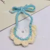 Babero de muñeca de algodón oso autocrítico babero mini ropa de muñeca mini accesorios bufanda de ganchillo decoración de muñeca