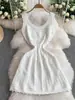 Vestido de Malha com Suspensório Estilo Dopamina para Mulheres Verão Gancho de Laço Flor Atmosfera Doce Puro Desejo Saia Curta