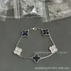 Pulsera delgada Fanjia CNC versión de alta gama, trébol de cuatro hojas de nácar blanco, cinco flores, color dorado claro, chapado grueso en oro de 18k para mujer