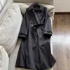 Coleção Outono 2026: Casaco trench coat longo clássico de abotoamento duplo, design acinturado para um efeito emagrecedor, atacado para mulheres N6BF0900