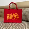 2026 Nuevo Estilo Bolso de Fieltro Rojo Bolsa Tote de Dibujos Animados Estilo Chino Bolsa de Regalo Gran Capacidad