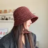 Novo Chapéu de Pescador Retrô Xadrez com Cordão para Mulheres, Fashionável Outono/Inverno, Afina o Rosto, Chapéu de Tecido Quente, Chapéu de Pescador Casual para Uso Externo