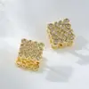 Brincos de Clipe Geométricos de Luxo Leve e de Alta Qualidade Feitos de Liga de Cobre com Zircônia Microincrustada e Banho de Ouro Real, Brincos Exquisitos, Acessórios de Orelha Populares para Mulheres