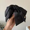 Pinza de Garra para Cola de Caballo con Cinta de Moño de Satín de Gama Alta Estilo Francés con un Toque de Sofisticación, Nuevo Pinza de Tiburón Superior para la Parte Trasera de la Cabeza Accesorio para el Cabello