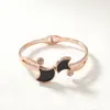 Nova Pulseira de Aço Titânio com Preço Especial para Mulheres em Formato de C Fashionável com Diamantes Resistente à Cor Alta Qualidade Joia para Melhor Amiga
