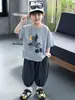 0439 Conjunto de Verano para Niños 2026 Nuevo Estilo Conjunto Ropa de Moda de Manga Corta para Niños Pantalones Rayados Frescos de Verano Conjunto de Dos Piezas