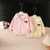 Nova Jaqueta com Capuz Fofa para Meninas Bebês, Estilo Casual Coreano para Crianças, Minnie com Bolinhas Coloridas, Jaqueta Fofa