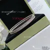 Pulsera de Trébol de Cuatro Hojas tipo Calidoscopio con Incrustaciones Completas de Diamante, Chapada en Platino Amarillo Oro Rosa de 18K, Versiones Anchas y Estrechas, Hecha a Medida con un Sentido de Lujo Ligero