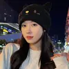 Chapéu de Inverno para Gestante 2025 Novo Pelúcia Proteção de Orelha Tricô para Mulheres Versão Coreana Bonito Moda Versátil Afina o Rosto Gorro Pequeno