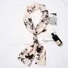 Bufanda Pequeña Retro Larga Primavera y Verano Bufanda Protectora Solar Estilo Coreano para Mujer Combinación Perfecta 2018 Nuevo Estilo Bufanda Transpirable de Herramientas Moderna