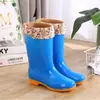 Zapatos de Agua Cálidos de Cuatro Estaciones Caña Media Antideslizantes Zapatos de Lluvia Estilo Coreano Botas de Lluvia para Mujer Impermeables Zapatos para Lavado de Autos Moda Zapatos de Trabajo para Cocina