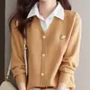 Suéter feminino falso de duas peças, novo modelo primavera 2026, camisa base de malha com gola de camisa de manga comprida