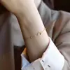 Colar com Pingente de Trevo de Quatro Folhas para Mulheres Banhado a Ouro 18K Design de Clipe com Contas Exquisito de Alta Qualidade Estiloso Popular Corrente para Clavícula Não Desbota