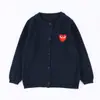 Ropa infantil pequeña y mediana otoño e invierno cárdigan bordado de amor cárdigan de punto de algodón abrigo infantil