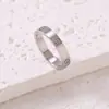 Anillo de Luz de Zirconia Incrustada en Oro Real Chapado en Cobre Transfronterizo Europeo y Americano Lujo Ligero Sensación de Alta Gama Anillo para el Dedo Joyería de Mano Versátil Fabricante Venta al por Mayor en Stock