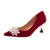 Zapatos de boda rojos de punta fina con tacones altos que aumentan la altura para mujer, tacón fino, talla 33 pequeña, vestido de novia tradicional Xiuhe, cómodos para los pies, zapatos de novia
