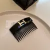Peine Invertido con Letra H de Moda Coreana para Mujer 2025 Nuevo Estilo Flequillo y Cabello Despeinado en la Parte Posterior de la Cabeza Peine Acabado para el Cabello Tocado