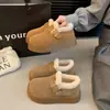 Botas de neve femininas, que aumentam a altura, quentes e isoladas, novo estilo inverno 2026, forradas com fleece e espessadas, sapatos de algodão estilo Birkenstock, fáceis de calçar, sapatos fofos