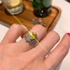 Anillo de diamantes rosa de imitación retro de moda con diseño transfronterizo europeo y americano de Douyin Live, anillo ajustable para el dedo medio de mujer.