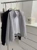 Jaqueta moletom azul marinho, modelagem que valoriza e rejuvenesce, plus size, com gola alta, camada de ar e zíper