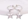 Pendientes de estrella sencillos y combinables para niñas. Bonitos pendientes de estrella de cinco puntas sin agujeros para las orejas. Pendientes de clip con resorte.