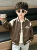 Jaqueta de couro masculina para primavera e outono, estilo coreano, peça de outer wear casual moderna e estilosa para crianças, adequada para crianças de tamanho médio e pequeno, jaqueta de moto, qualidade de exportação