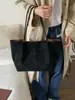Nueva Bolsa de Hombro Grande de Gamuza para Viajes Otoño/Invierno 2025 Estilo Coreano Simple Ins Bolso de Hombro Versátil para Mujer