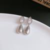Pendientes de perlas artificiales con letras de flores de circonita y aguja de plata, pendientes de temperamento de alta gama de moda para mujer, joyería única de lujo ligera