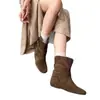 Hebilla de otoño e invierno 2026 botas de moda con aumento de altura interior, botines de nuevo estilo retro, botines cortos de 5 cm, gamuza marrón, versátiles