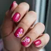 Unhas Vestíveis de Estilo Fresco e Energético, Peças de Unha Vermelho Rosa, Arte de Unha Estilo Curto com Margaridas Pequenas, Produtos Acabados de Arte de Unha Vestíveis Atacado
