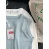 Regata feminina de algodão confortável para o verão com alças largas nos ombros e design em costas 'I', adequada para usar em camadas como uma blusa básica