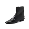 Chegada Nova Outono/Inverno 2026 Bico Fino Salto Bloco Salto Baixo Elegante Emagrecedor Botas Skinny Francesas Fivela de Cinto Celebridade da Internet Botas de Cano Curto Femininas